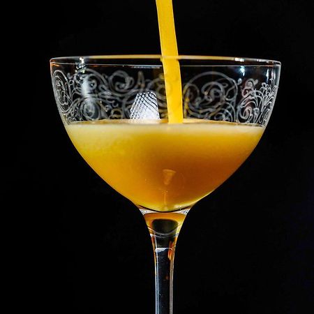 Pullman Riga Old Town Hotel Exterior foto A glass of orange juice