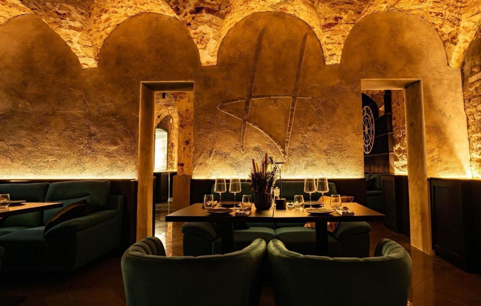 Pullman Riga Old Town Hotel Exterior foto Restaurant in the basement of the hotel