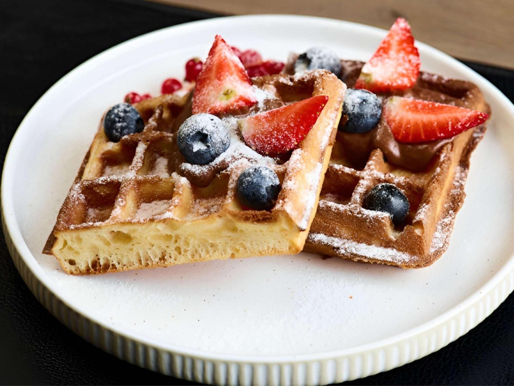 Pullman Riga Old Town Hotel Exterior foto A square Liège waffle with fruit