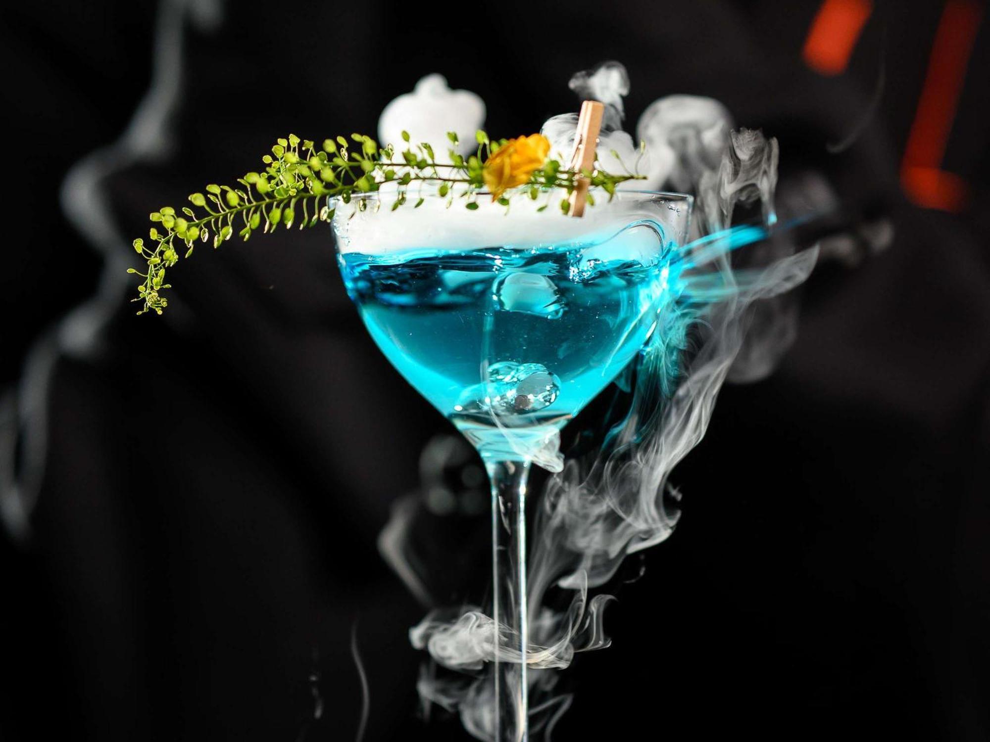 Pullman Riga Old Town Hotel Exterior foto A cocktail prepared with liquid nitrogen
