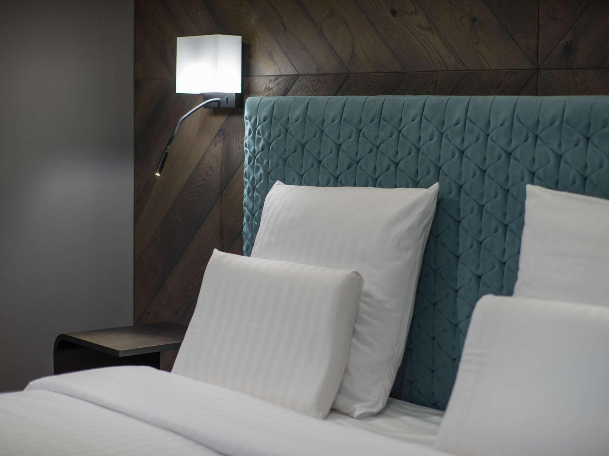Pullman Riga Old Town Hotel Exterior foto A bed with a headboard